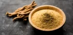ashwagandha w proszku i świeży korzeń
