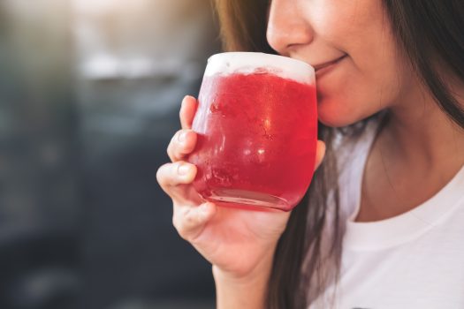 Suplementy kolagenowe i alkohol to złe połączenie