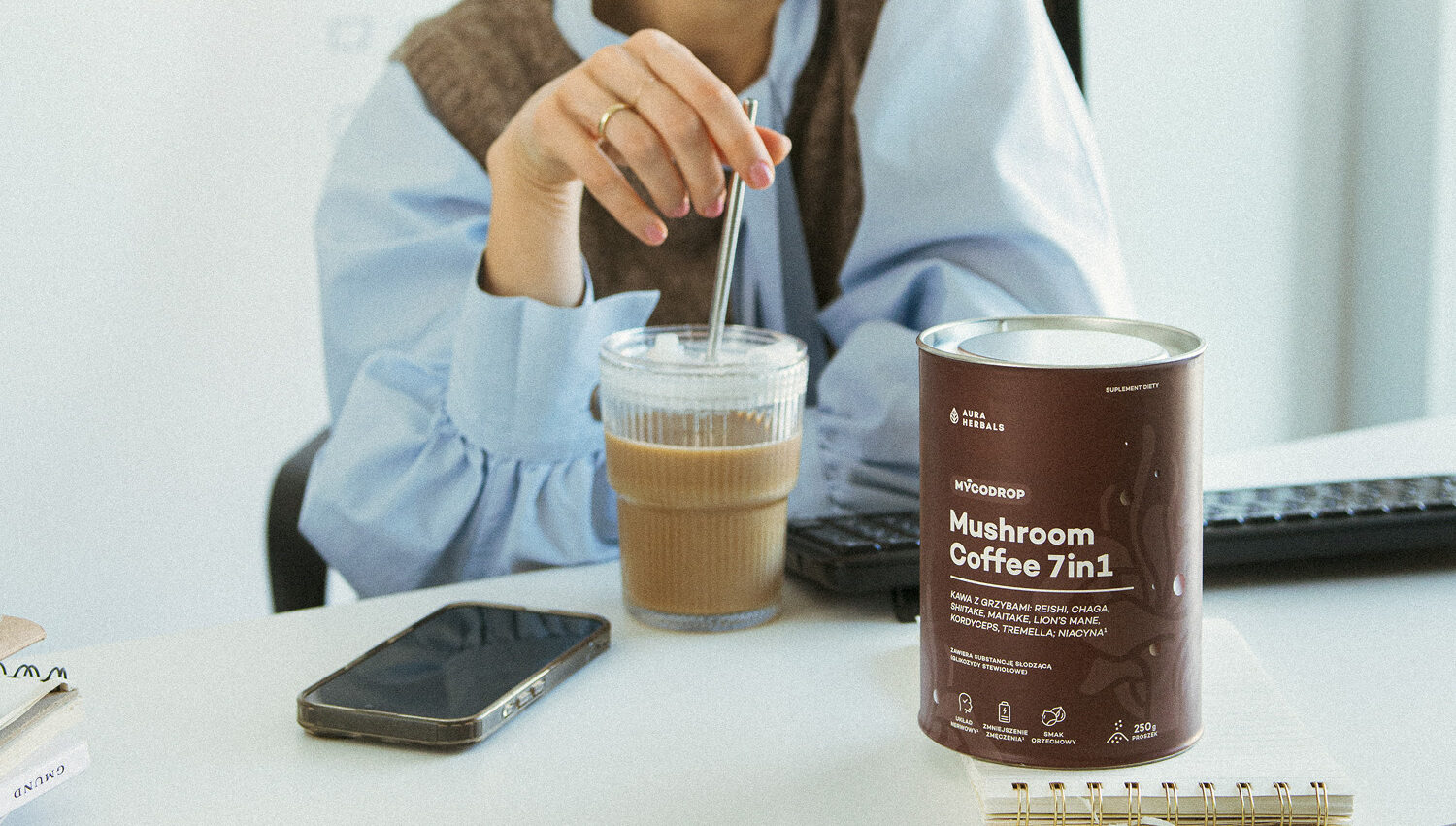 Kawa grzybowa mushroom coffee 7w1 od Aura Herbals - ma pyszne, ziemiste nuty