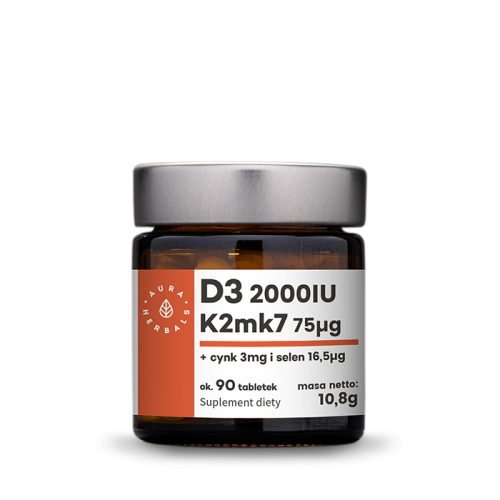 Produkt o nazwie „d3k2mk7cynkselen_tabletki_108g_mockup_biale-tlo_700x700” to brązowy szklany słoik ze srebrną pokrywką, opatrzony etykietą z napisem „D3 2000 IU K2MK7 75 µg”, zawierający 90 tabletek suplementu diety z cynkiem i selenem.